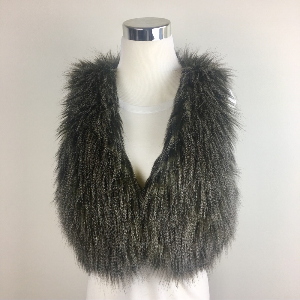 INC Faux Fur cropped vest - medium
